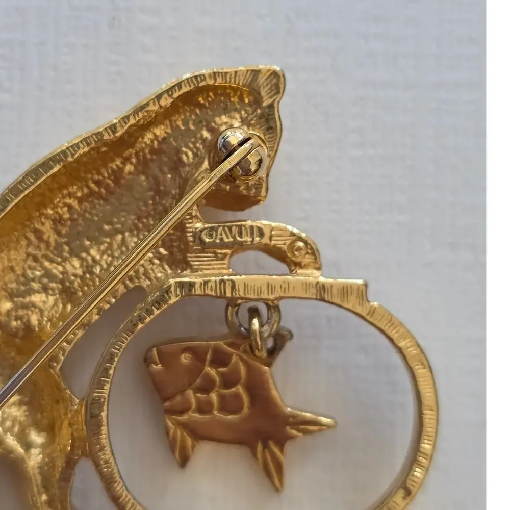 VTG Avon Articulating Gold Tone Cat Playing in Fishbowl Brooch Pin